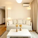 Serene City-Center Penthouse In Prominent Location