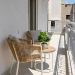 Serene City-Center Penthouse In Prominent Location