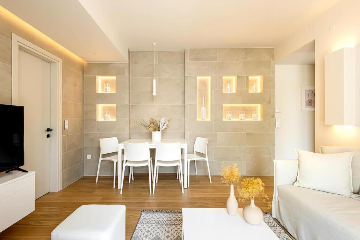 Serene City-center Penthouse In Prominent Location Apartment *