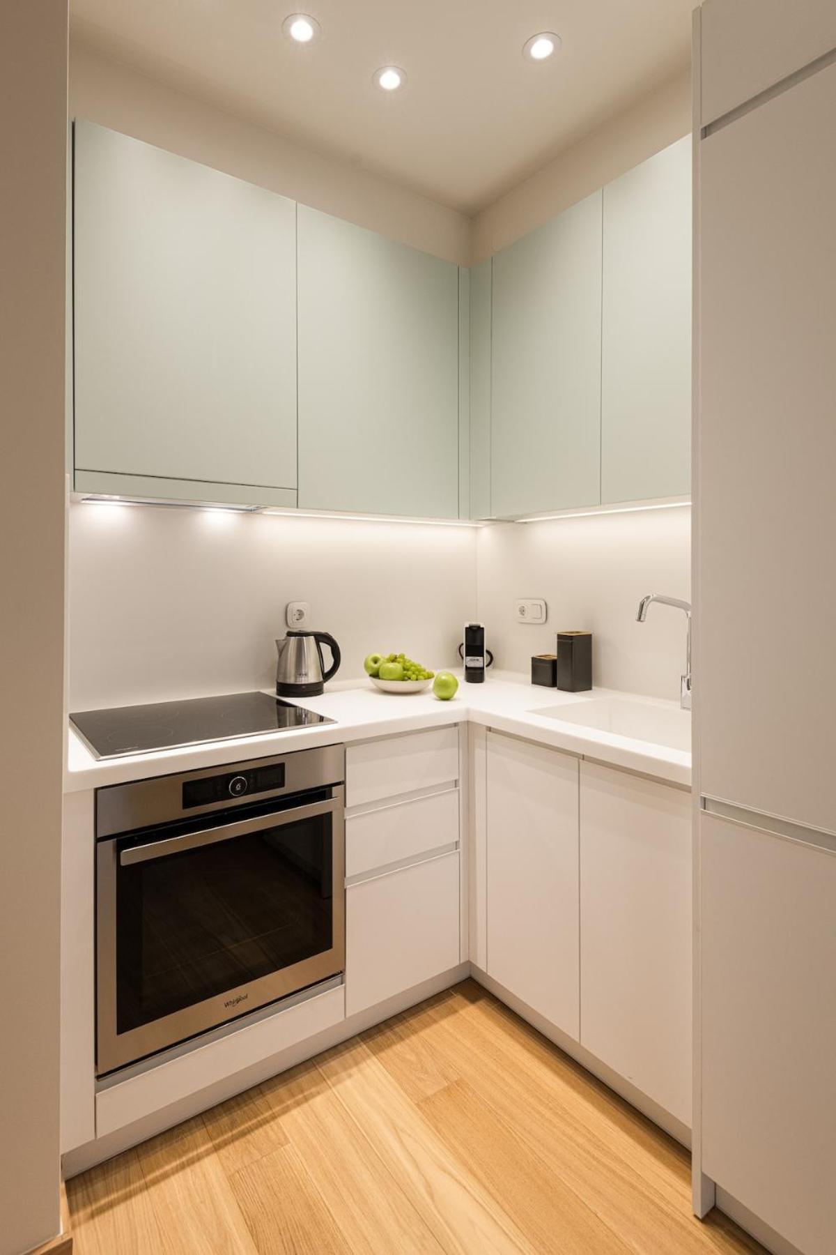 Serene City-center Penthouse In Prominent Location Apartment *